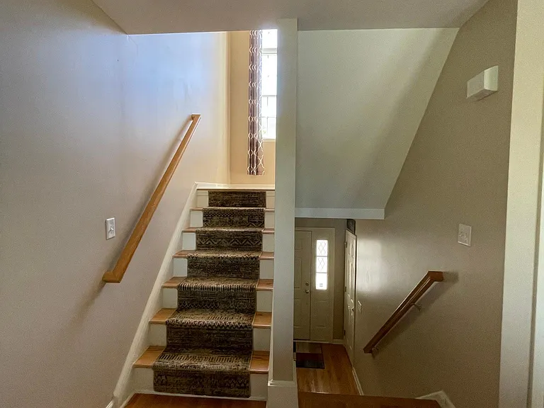 1703 Briar Woods Ln — Photo 2