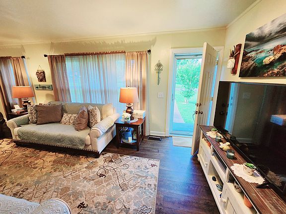 4th image of 119 Horseshoe Dr