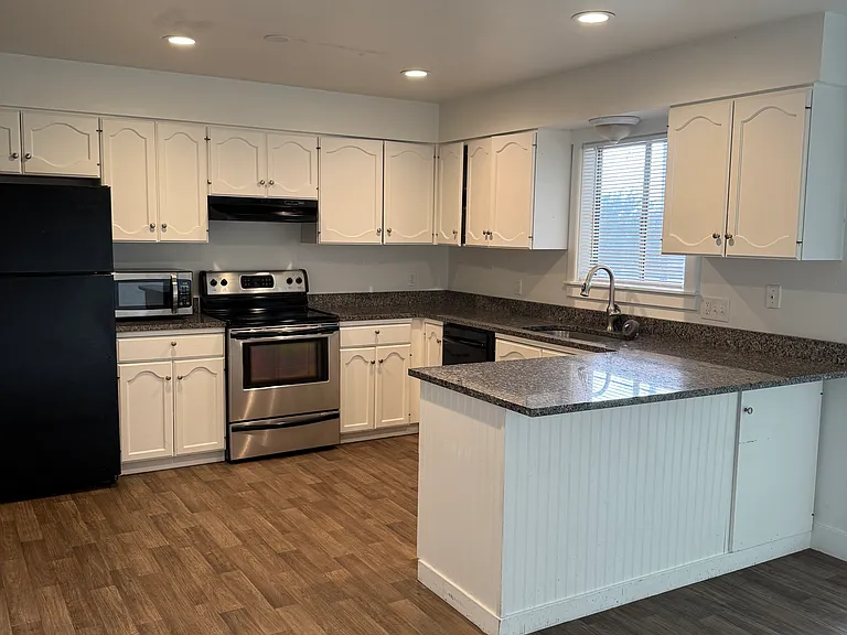 350 W 1045 N — Photo 4