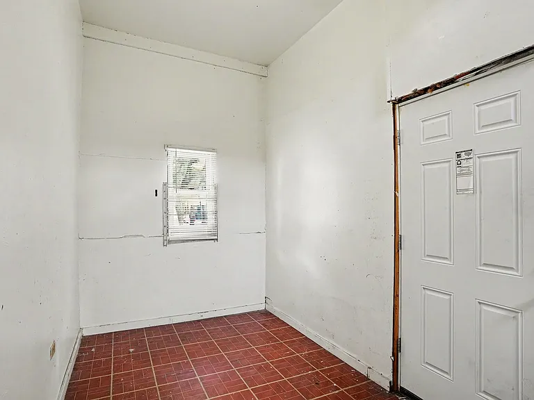 2257 W Hirsch St #1E — Photo 12