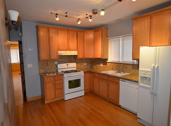 4th image of 3117 N 77th Ave