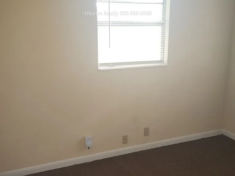 303 Oleander Dr — Photo 9