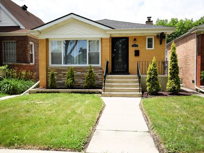 8812 S Euclid Ave, Chicago, IL, 60617