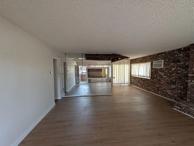 307 N Curtis Ave — Photo 25