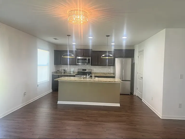 4599 Woodford Cir — Photo 4