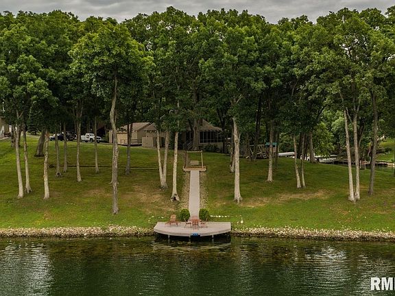 3rd image of 319-320 Glen Oak Ct