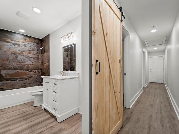 5th image of 4049 Lucille St #4049B