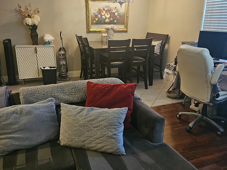 1725 Loma Ave #3 — Photo 3