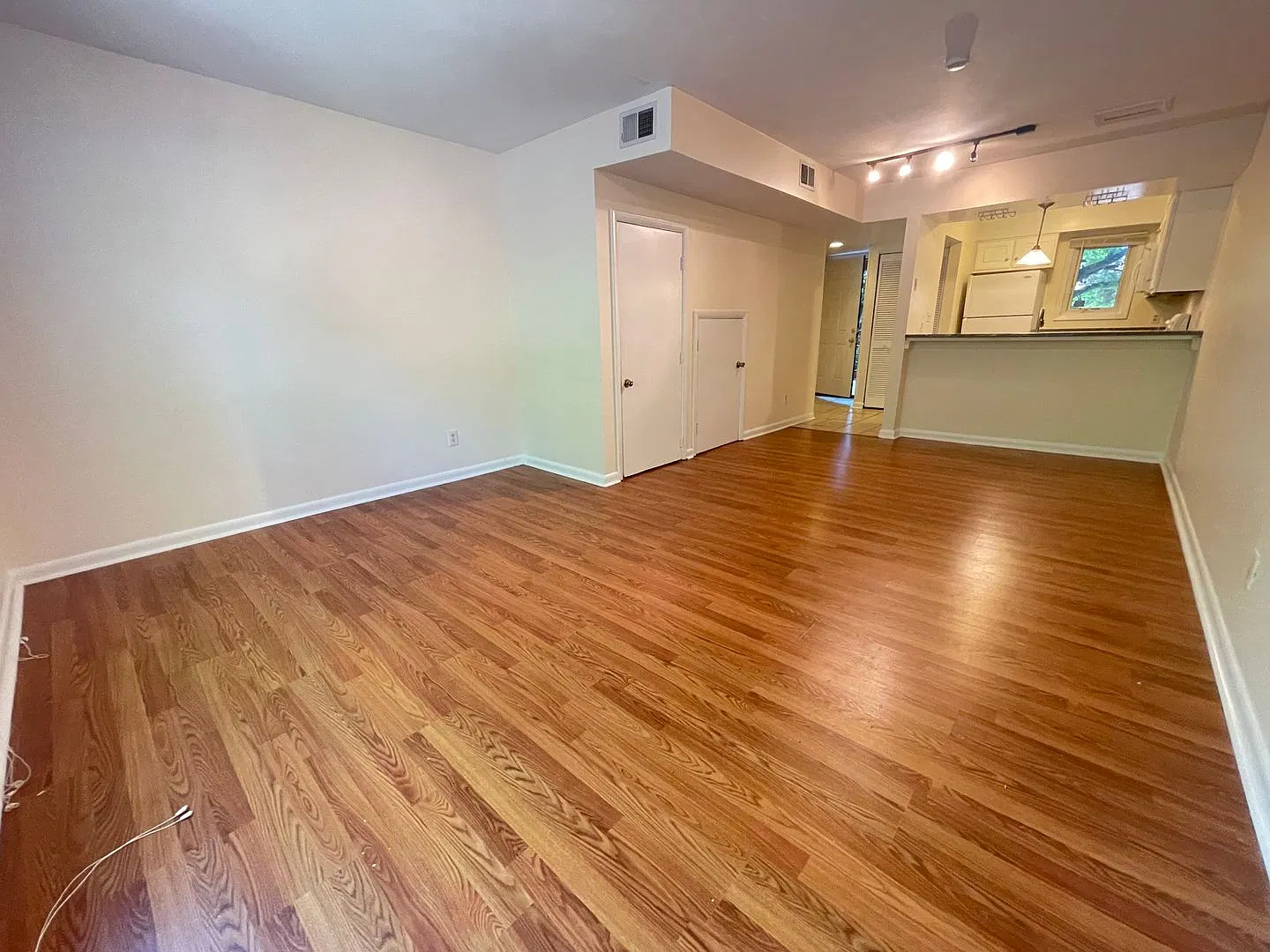 Walk to Campus from Chancellor Square! Updated 2br 2ba townhome-style condo just minutes to UNC! — Photo 4