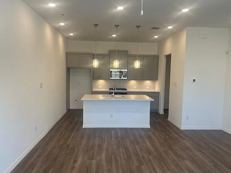 4512 Ward St — Photo 5