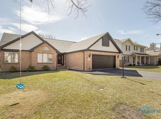 1241 Grassy Ln, Rossford, OH 43460