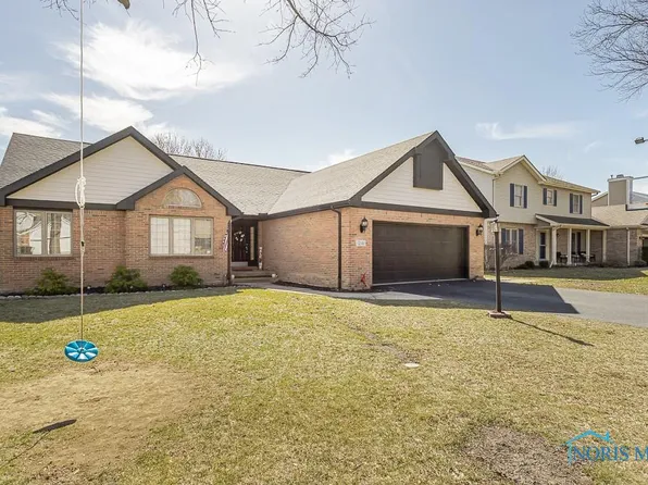 1241 Grassy Ln, Rossford, OH 43460