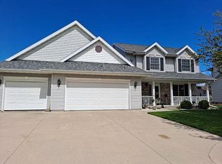 501 Rockrose Dr, Fond Du Lac, WI 54935