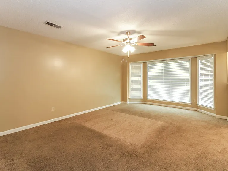 6708 Henredon Dr — Photo 16