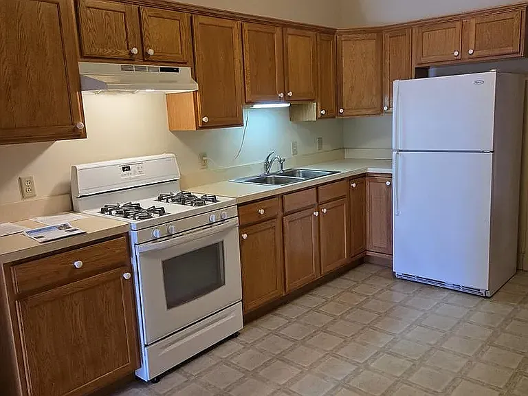 415 W King St — Photo 8
