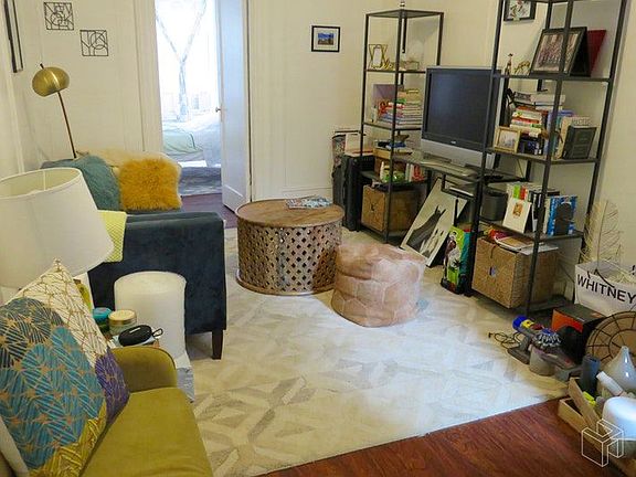 3rd image of 437 Lincoln Pl APT 1B
