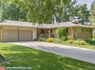 7711 N Hazelwood Dr, Lincoln, NE 68510