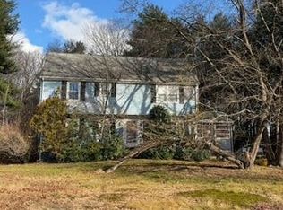14 Warren Rd, Upton, MA 01568