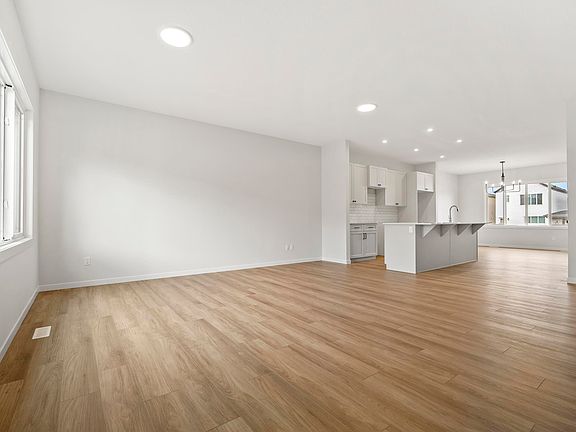 3rd image of 1224 McLeod Ave