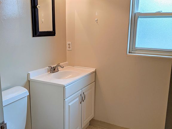 4th image of 2413 High St