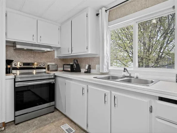 6220 17th Ave SE #328, Calgary, AB T2A 7H4