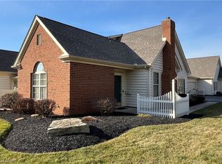 222 Village Ct, Columbiana, OH 44408