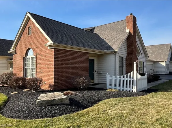 222 Village Ct, Columbiana, OH 44408