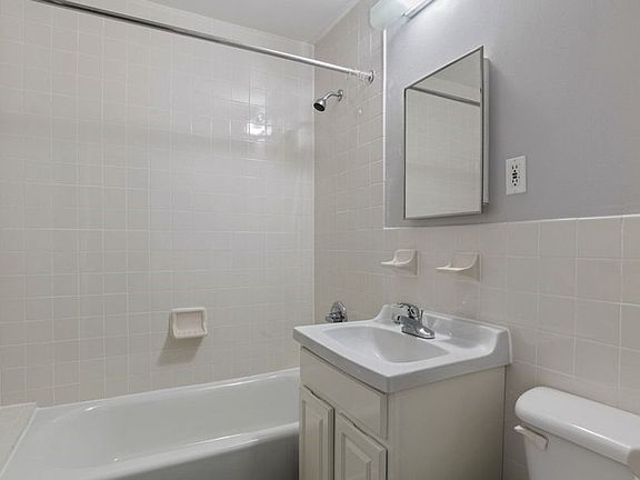 5th image of 722 Marcy Ave APT 4