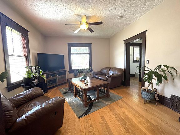 5th image of 504 W Pleasant Dr