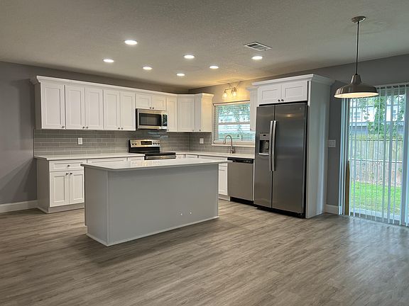 3rd image of 3661 Iris St N #1