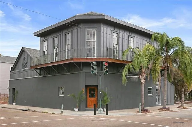 1401 N Galvez St