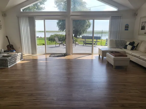 2416 Oak Rd, Pinconning, MI 48650