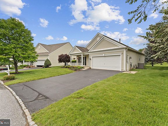 4th image of 327 Astilbe Dr
