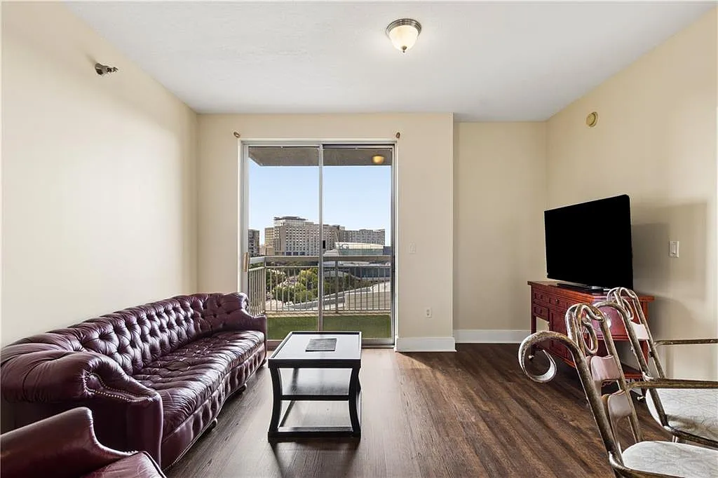 1 bed, 1.0 bath, 864 sqft, $2,150 — Photo 3
