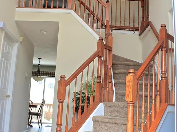 3rd image of 414 Viola Ct