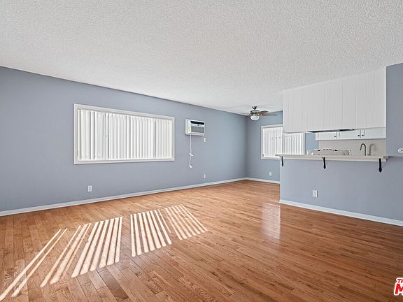 2nd image of 3541 Jasmine Ave APT 9