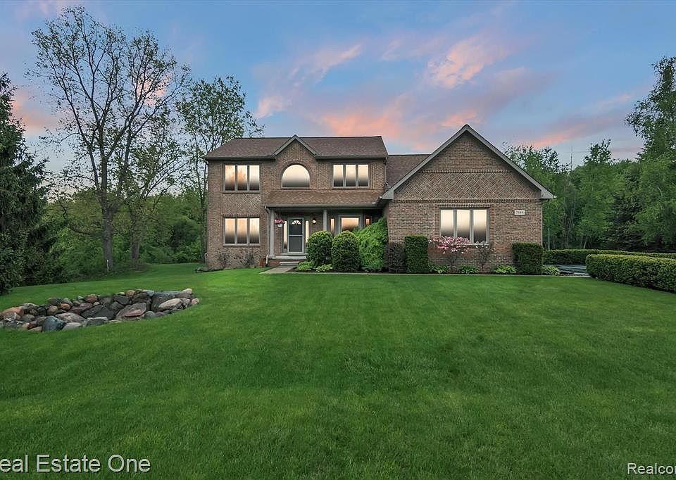 7646 E Lake Dr, Brighton, MI 48114 | Zillow