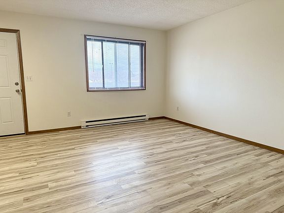 5th image of 2222 12th Ave S #103