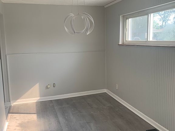3rd image of 8233 Sandy Ln