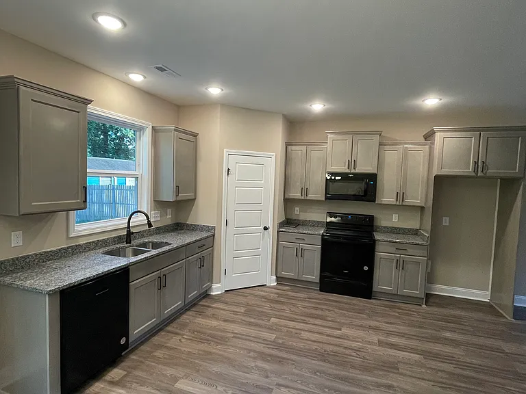 6341 Rutherglen Dr — Photo 3