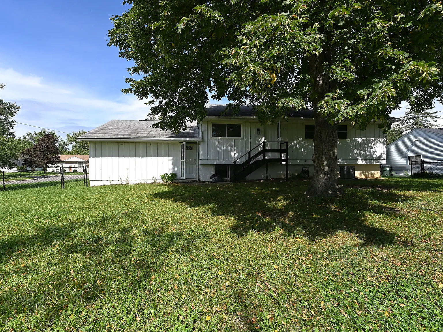 3 bed, 1836 sqft, $1,895 — Photo 3