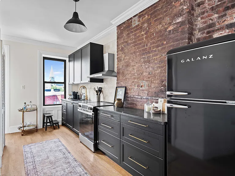 317 Pavonia Ave #6 — Photo 2