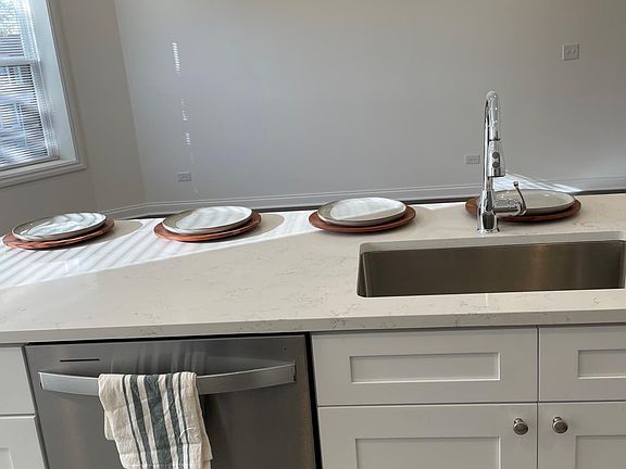 4th image of 6233 S Langley Ave #2S