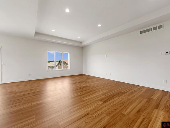 5th image of 112 Peregrine Ave