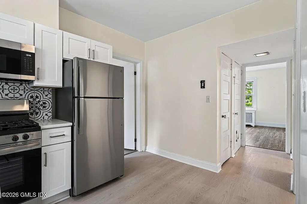 3 bed, 2.0 bath, 1381 sqft, $3,800 — Photo 4