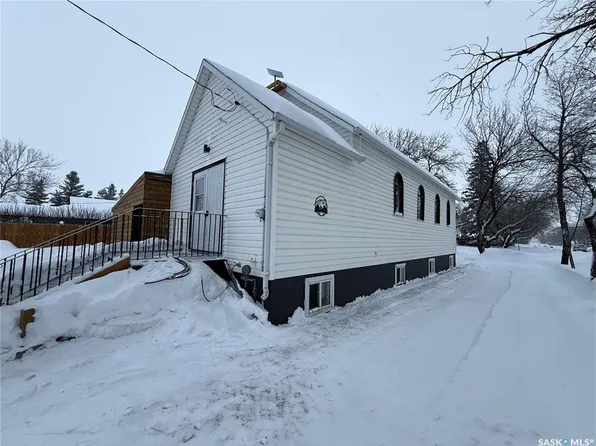 201 1st STREET NE, Watson, SK S0K 4V0