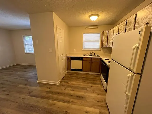 2 bed, 800 sqft, $875 — Photo 3