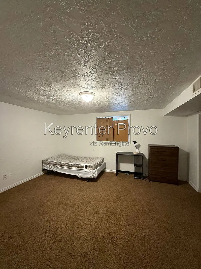 3 bed, 2.0 bath, 2000 sqft, $1,750 — Photo 2