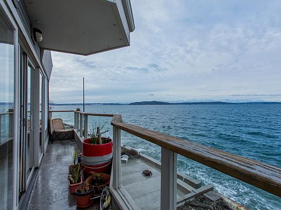 Front deck off living and dining room