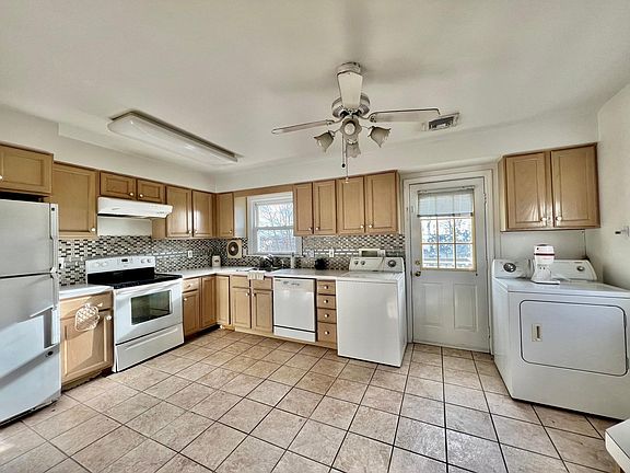2nd image of 558 Westchester Ave #2